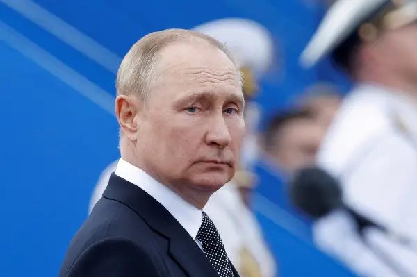 ЈАДЕЛ ОТРОВНИ ПЕЧУРКИ: Рускиот новинар кој откри дека Владимир Путин имал љубовница – почина