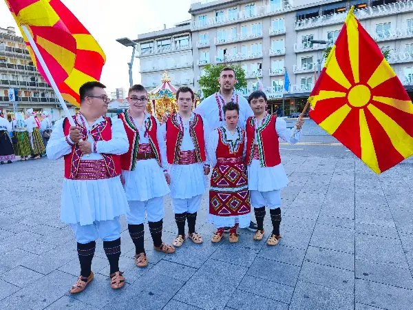 Инклузивен фолклорен настап во Италија