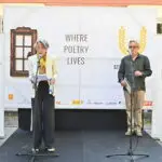 Јас сум првиот холандски поет што ја добива оваа награда и тоа ми претставува голема чест, порача Брасинга, добитничка на „Златен венец“