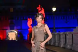 ФОТО | Зендаја се појави на премиера во креација на „Армани“ стара 35 години — винтиџ фустан во знакот на „Спајдермен“
