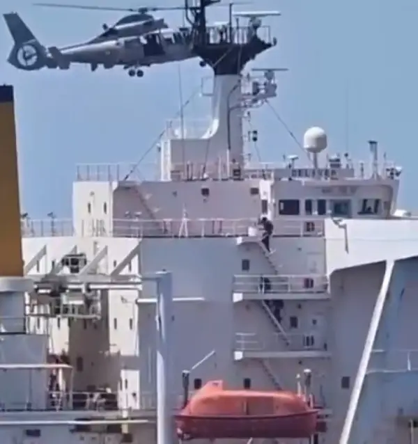 Макрон: Француската морнарица врши инспекција на руски танкер во близина на Сицилија