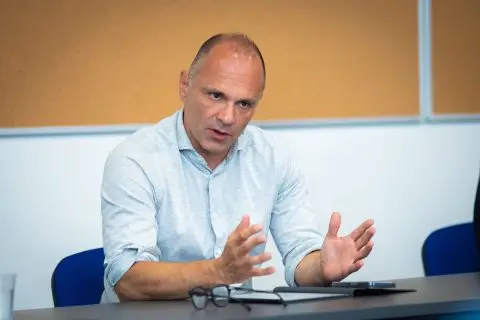 Филипче молчи додека Бугарија го загрозува државниот интерес