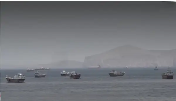 По напад врз брод, стопирана евакуацијата на морнарите од Ормуска Теснина