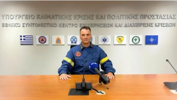 Големи пожари во Грција: Огнот оштети куќи на Крит, 105 пожарникари кај Орхоменос