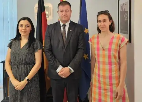 Изложбите на Ана Ивановска и Марија Сотировска Богдановска во Берлин се затвораат оваа сабота