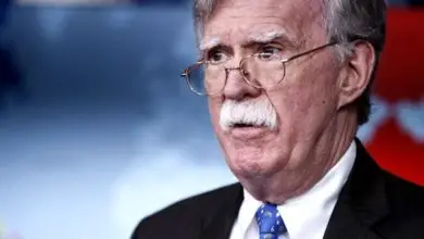 Поранешниот советник на Трамп, Џон Болтон, ќе плати 2,25 милиони долари казна и ќе одработи 100 часа општествено корисна работа поради задржување доверливи информации