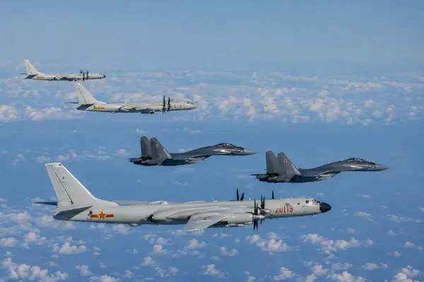 Руски и кинески воени авиони за малку ќе го нарушеа воздушниот простор на Јужна Кореја