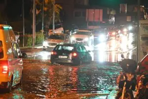 Илјадници луѓе без струја во Нов Зеланд по бури, поплави и лизгање на земјиштето