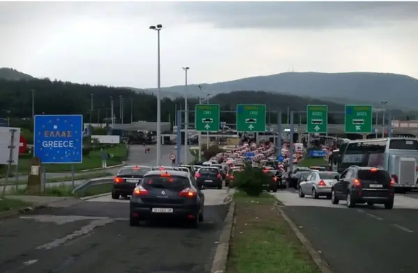 И до четири часа за влез од Грција во Македонија на „Богородица“