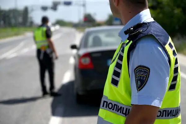 Возеле камиони во спротивна насока на патот Гостивар- Тетово, двајцата се уапсени 