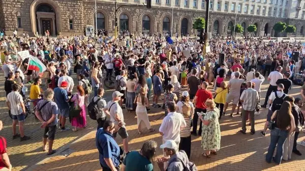 Прв протест, силна порака за Румен Радев: Вакви руски агенти треба да бидат соборени на време
