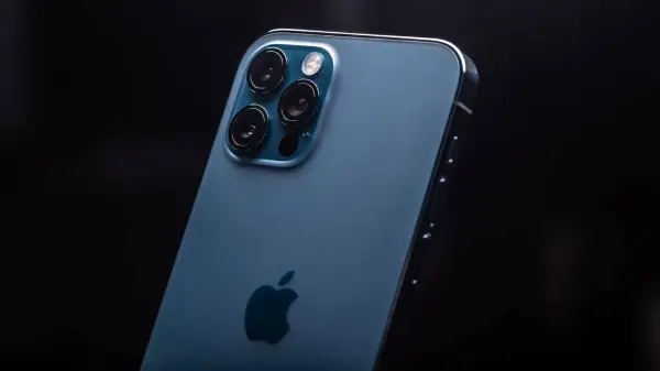 Пред точно 10 години Стив Џобс изјави „денес правиме историја“: Како iPhone го смени филмот, медиумите и нашиот живот