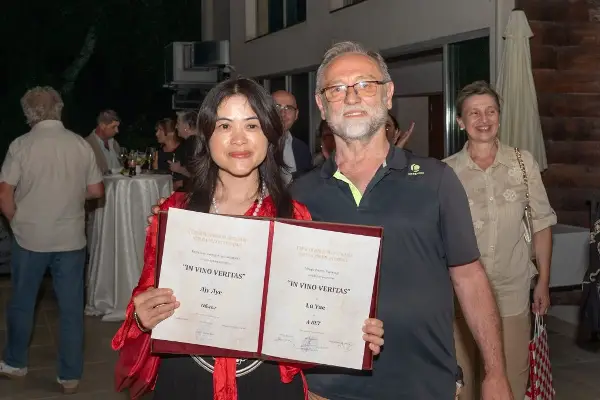 Марија Ангеловска ја доби наградата „Енхалон“, а Лју Јуе „In vino veritas“ на Струшките вечери на поезијата