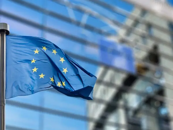 Европската комисија ѝ уплати на Украина нова транша за помош од шест милијарди евра