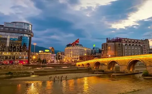 ИСТОРИСКИ ПРЕСВРТ ВО МАКЕДОНИЈА За првпат после многу години има повеќе барања за поврат во македонско државјанство, отколку за отпис