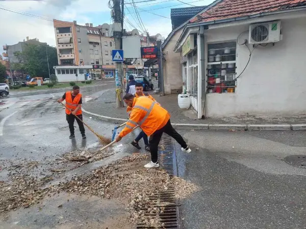 Се расчистуваат последиците од невремето во Куманово (ФОТО)