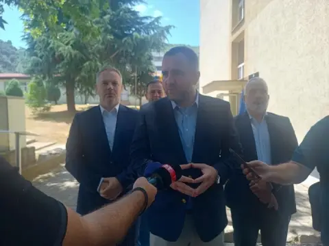 Тошковски најави кривични пријави за насилство за децата и нивните родители за врсничкото насилство во Скопје