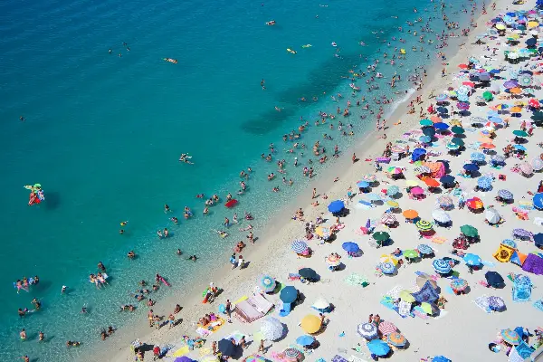 Ден на плажа во Италија чини и до 1.500 евра за едно семејство