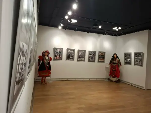 Во КИЦ во Загреб отворена изложба на фотографии за македонскиот фолклор