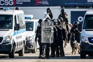 Над 100 приведени на протести против НАТО во Турција