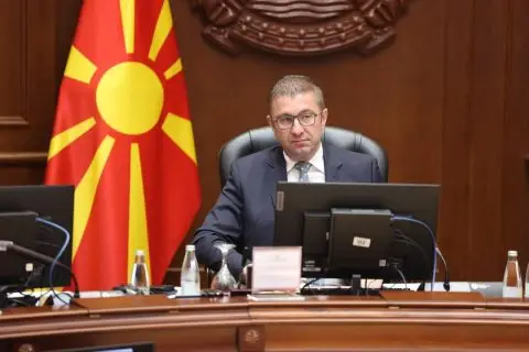 Мицкоски на потпишување на договор за изградба на автопат Скопје-Блаце