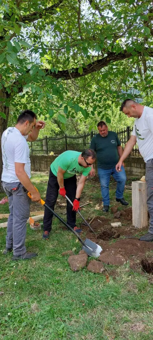 Вработените од НП Пелистер и месното население со акција во селата Трново и Магарево