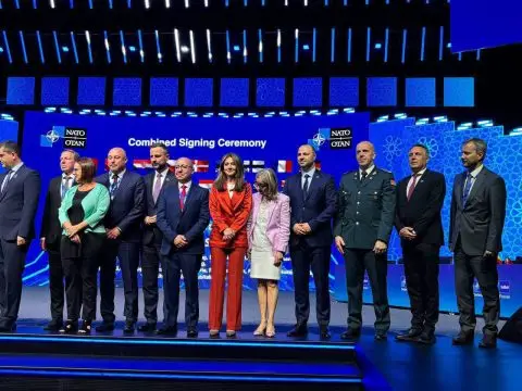Потпишано писмо за намери за приклучување на Франција, Финска и Шведска кон иницијативата НАТО за обука за летање