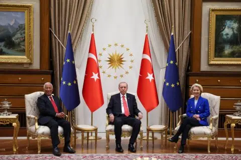 Лајен му се заблагодари на Ердоган за самитот на НАТО во Анкара