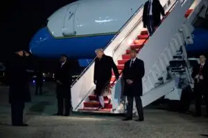 Трамп ја напушти Турција со стариот авион од безбедносни причини