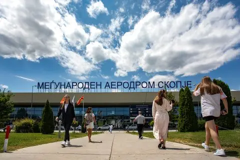 Рекордни бројки на македонските аеродроми: Речиси два милиони патници во првите шест месеци
