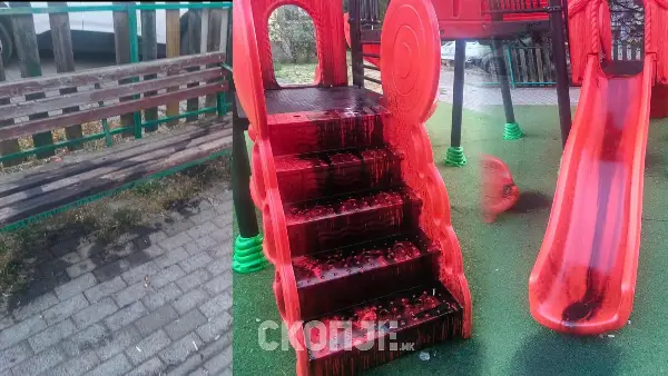 (ФОТО) Вандализирано детско игралиште во Кисела Вода: Реквизитите полеани со моторно масло