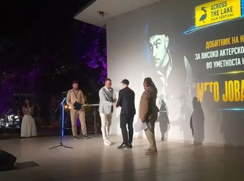 Со доделување на наградата „Мето Јовановски“: Свечено отворен Фестивалот „Преку езерото”