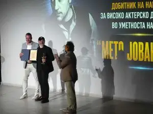 Со врачување на наградата „Мето Јовановски” на лауреатот Тони Наумовски отворено петтото издание на фестивалот