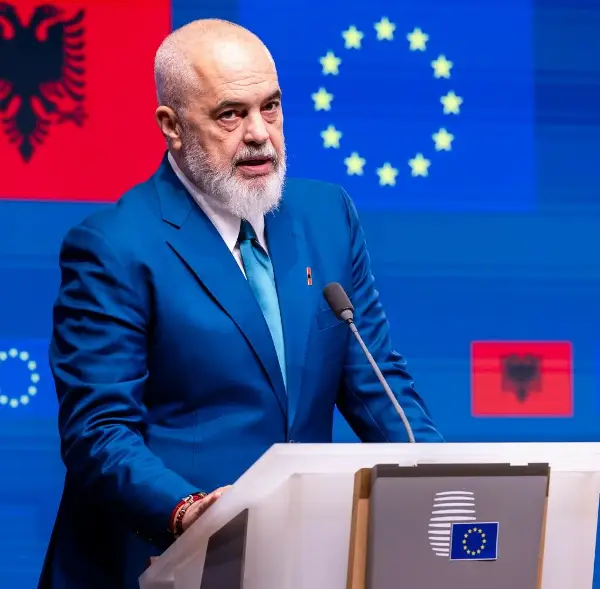 На 14 јули Албанија ги затвора првите три поглавја од членството во ЕУ