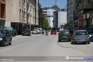 Безредие во паркирањето во Гостивар: Над 450 казнети годинава, ги оставале возилата каде ќе им текне