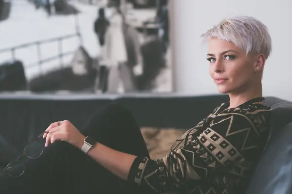 „Не трошете време објаснувајќи се, не извинувајте се за вашите одлуки, научете да кажувате НЕ“: 10 закони на секоја 50-годишна жена