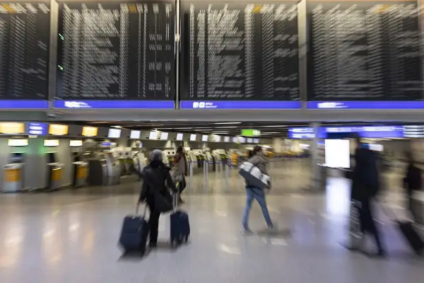 ЕУ ги менува правилата за патниците во авионскиот сообраќај