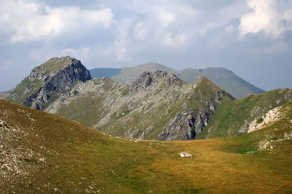 СПАСУВАЊЕ НА НЕПРИСТАПЕН ТЕРЕН НА БИСТРИЦА Извлечени се тројца планинари, едниот со болка во градите