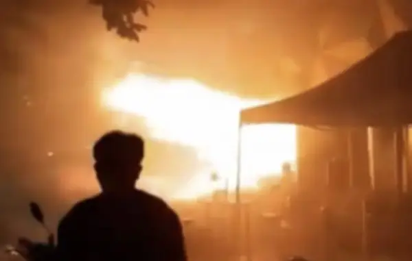 Најмалку 27 лица загинаа во пожар во бар во Бангкок, осуммина се тешко повредени Копија
