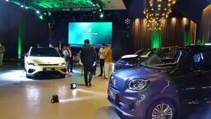 Кои се конкурентите на Липмотор Б10, Кинезот што двои со погонот