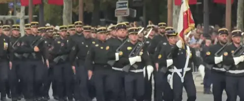 Франција со традиционална воена парада го одбележува Денот на Бастилја