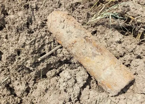 ФОТО: Најдена неексплодирана граната со калибар 75mm – Ќе биде уништена на Армискиот полигон „Криволак“