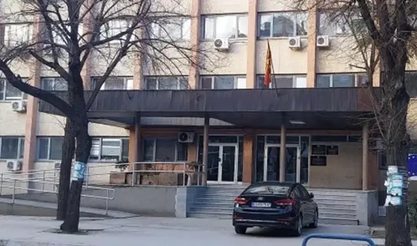ДВЕТЕ МАЛОЛЕТНИ НАСИЛНИЧКИ ОД КУМАНОВО ОДАТ ПРЕД СУДИЈА ЗА ДЕЦА За полнолетната предложени мерки за претпазливост