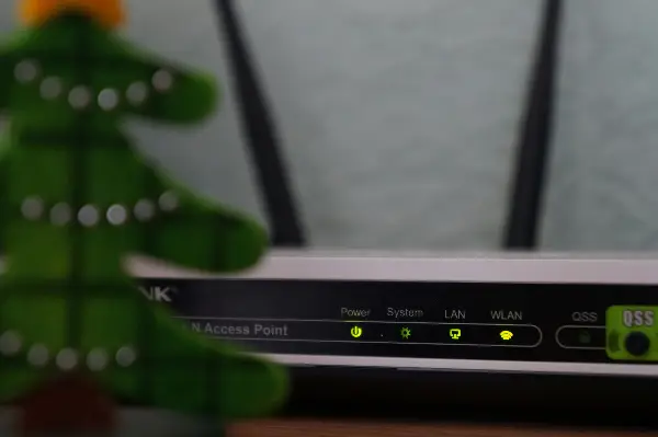 Како правилно да ги наместите рутерот и антените за подобар Wi-Fi сигнал