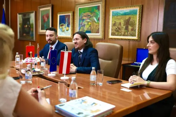Сулејмани ја утна уште од прва: Што бара знамето на Албанија на масата Министерство за култура?