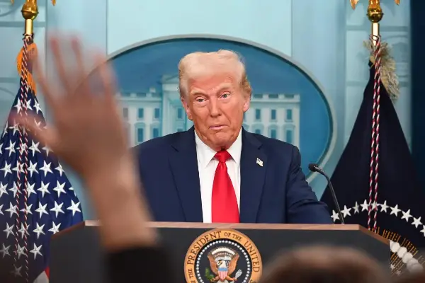 Администрацијата на Трамп сака да го скрати престојот за странските студенти и новинари во САД