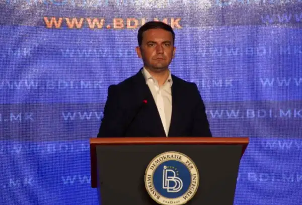 Османи: „ВЛЕН се очајни ако официјалните средби на еден министер за надворешни работи да ги претставуваат како политички определби“