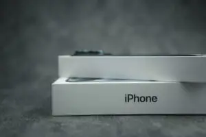 Apple го носи преклопниот iPhone Ultra: Откриена цената и спецификациите, но има проблем