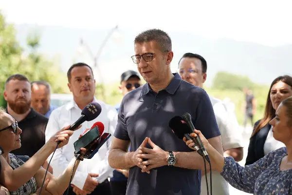 Мицкоски од Дебарца: Со поддршката за општините се реализираат околу 1.200 проекти низ државата