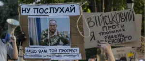 Жестоки протести во Киев; Зеленски се соочува со повици за разрешување на Сирски